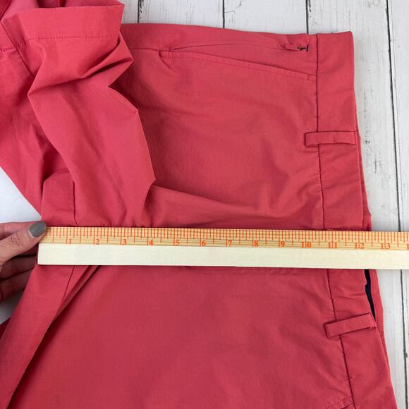 Vineyard Vines Sailors Red 9 Inch Performance On-The-Go Shorts 1H001073 Size 30 - Picture 15 of 16